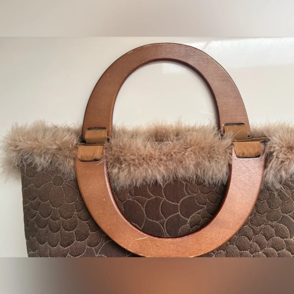 Vintage Elegant Brown Floral Handbag wooden handle feathered all around top part